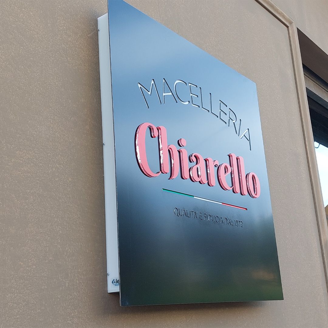 MACELLERIA CHIARELLO VIBO VALENTIA Insegna retroilluminata in dibond con lettere in Plexiglas a rilievo  e laterali retroullimunati