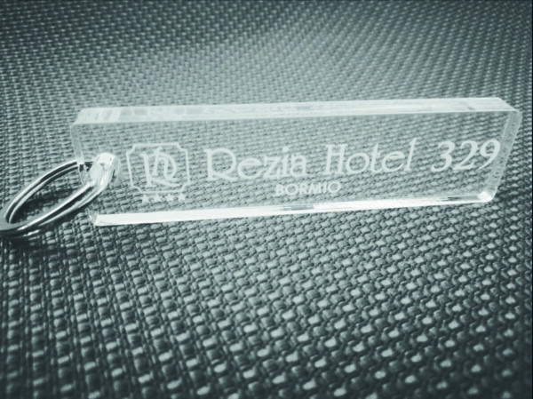 Portachiavi in plexiglas personalizzato 1