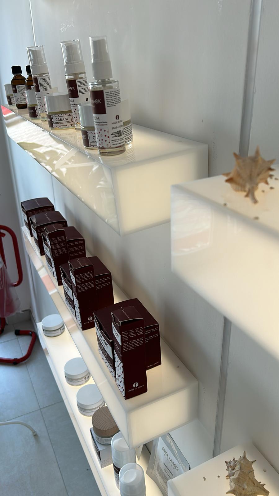 Mensola luminosa in plexiglass retroilluminata Plex D autore Mensola luminosa in plexiglass retroilluminata Plex D autore