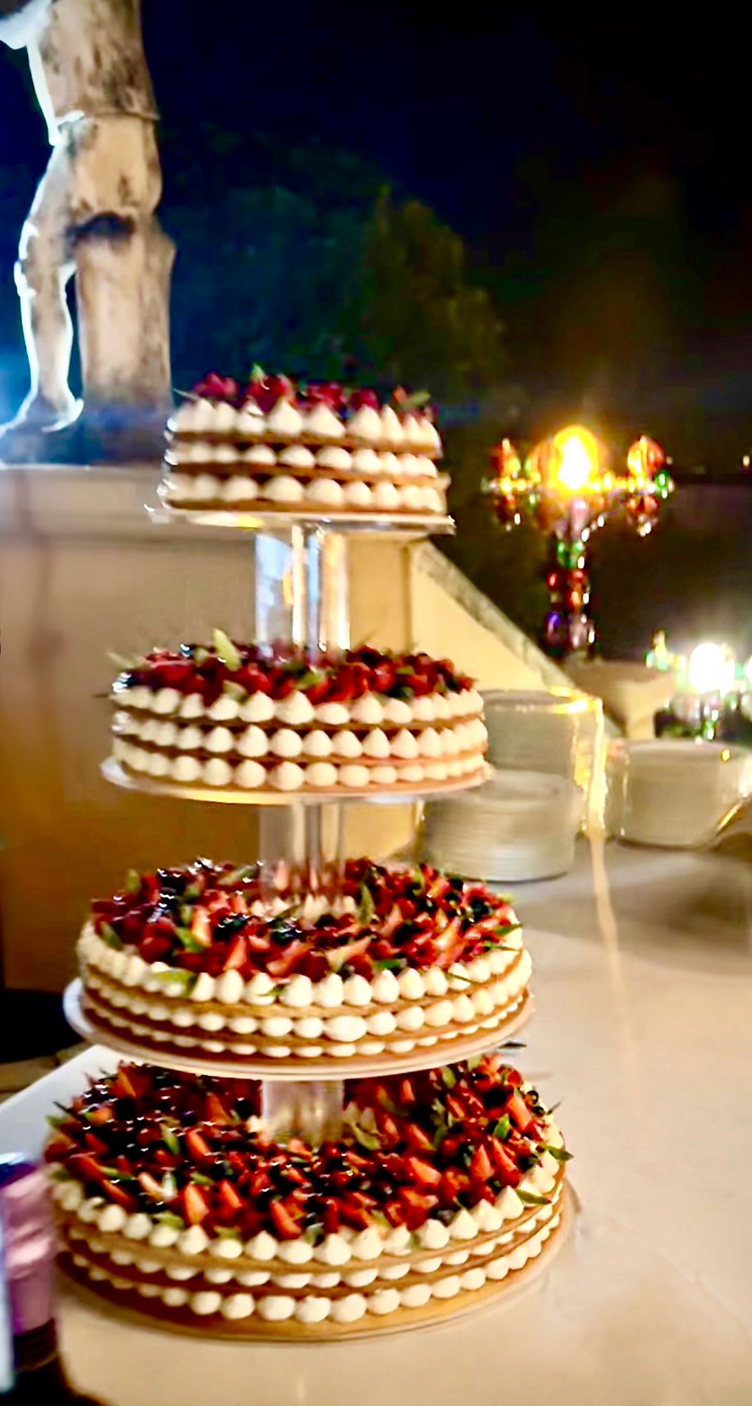 Alzata display in plexiglas per torte cerimonia matrimonio Alzata display in plexiglas per torte cerimonia matrimonio